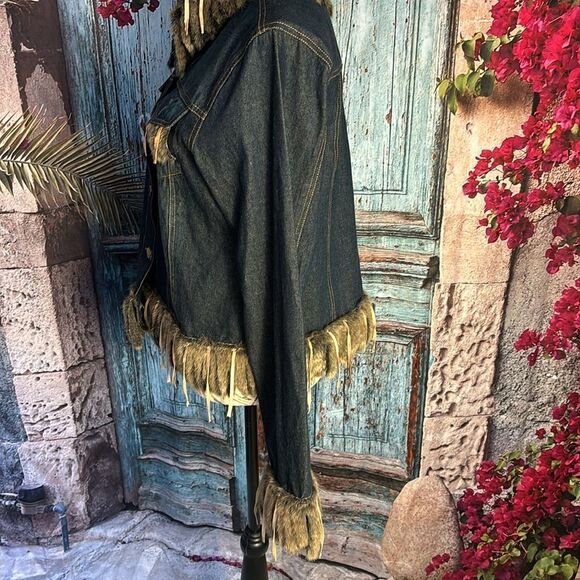 Moka denim jacket NWT, size medium, faux fur and sueded fringe trim - Picture 7 of 16